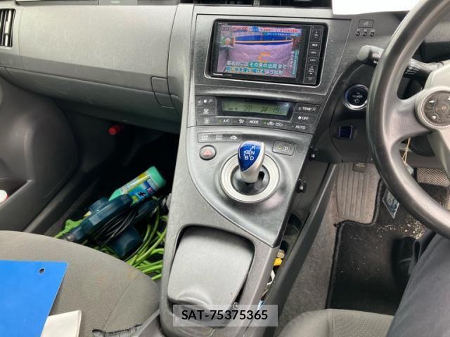 Toyota PRIUS 2011-07 7329488-12