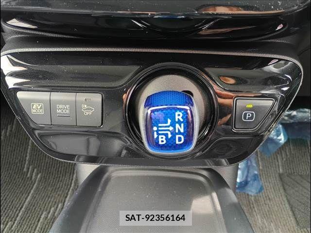 Toyota PRIUS 2019-07 7329438-9