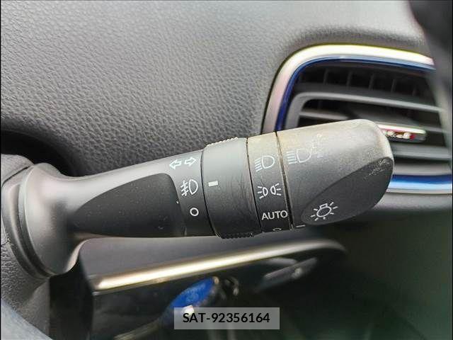 Toyota PRIUS 2019-07 7329438-14