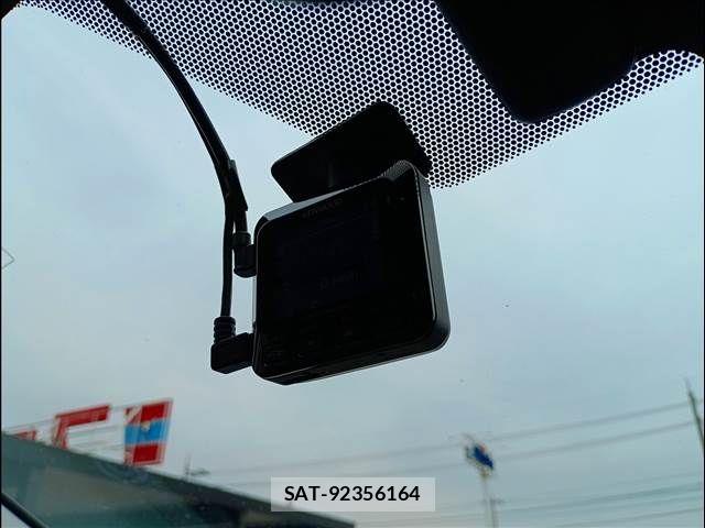 Toyota PRIUS 2019-07 7329438-16