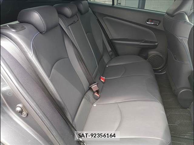 Toyota PRIUS 2019-07 7329438-19