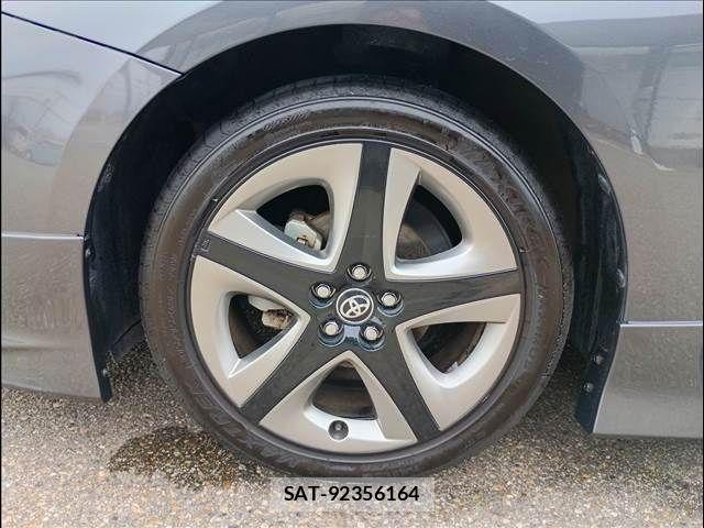 Toyota PRIUS 2019-07 7329438-22