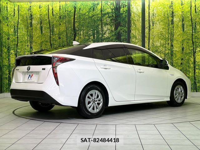 Toyota PRIUS 2017-04 7329437-16