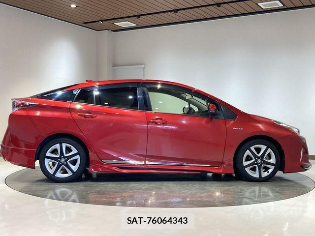Toyota PRIUS 2016-05 7329399-5