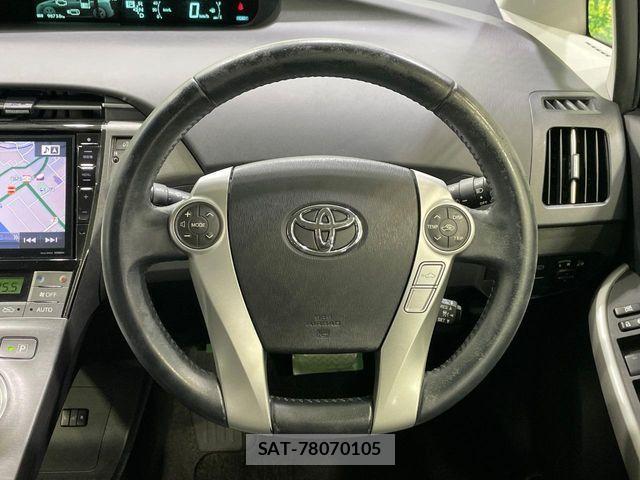 Toyota PRIUS 2013-12 7329445-11