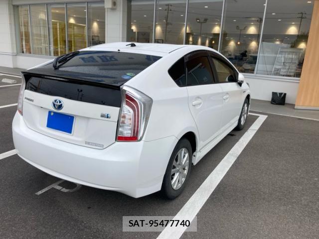 Toyota PRIUS 2015-03 7329467-1