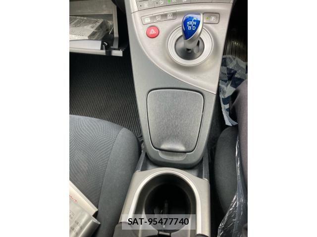 Toyota PRIUS 2015-03 7329467-19