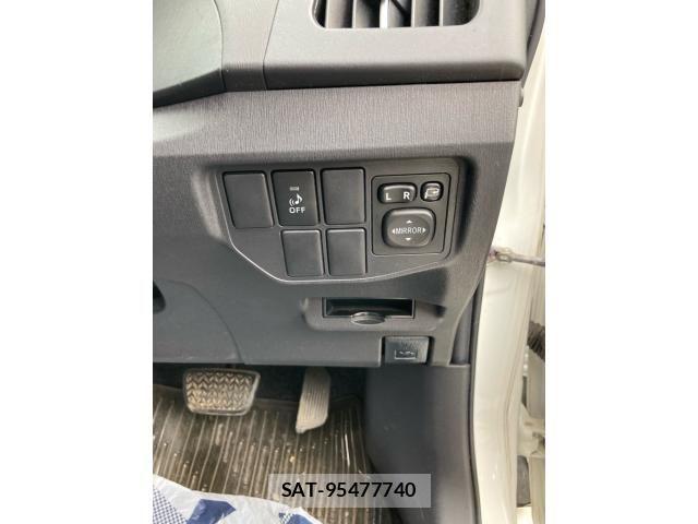 Toyota PRIUS 2015-03 7329467-21