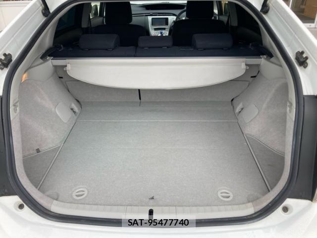 Toyota PRIUS 2015-03 7329467-25