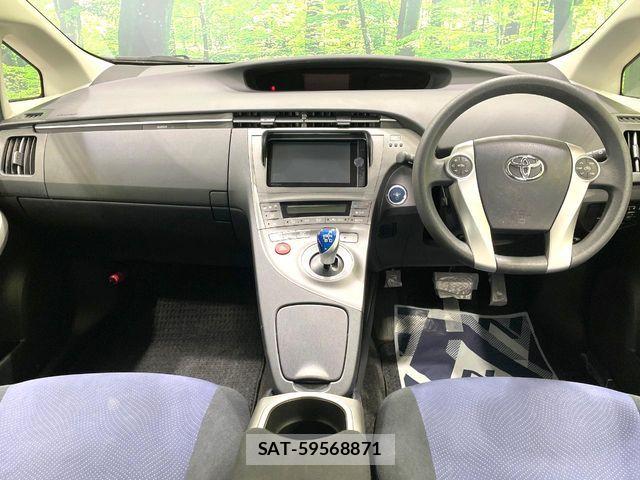 Toyota PRIUS 2013-02 7329443-1