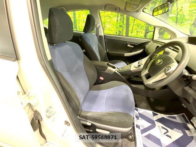 Toyota PRIUS 2013-02 7329443-7