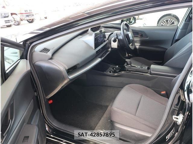 Toyota PRIUS 2023-11 7329418-13