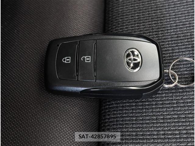 Toyota PRIUS 2023-11 7329418-16