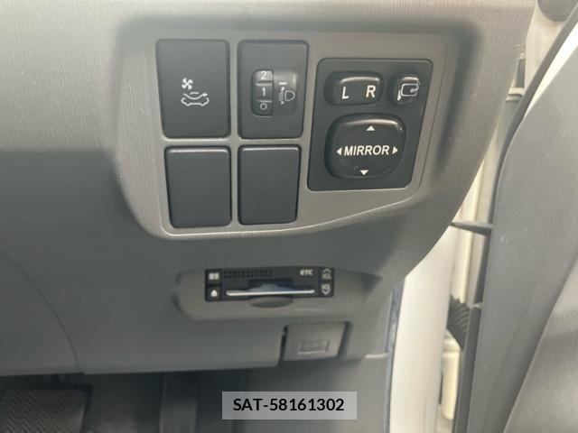 Toyota PRIUS 2010-01 7329483-13