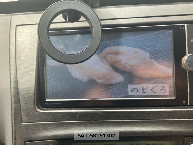Toyota PRIUS 2010-01 7329483-16