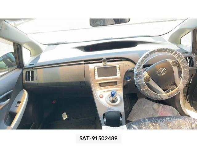 Toyota PRIUS 2012-02 7329475-12