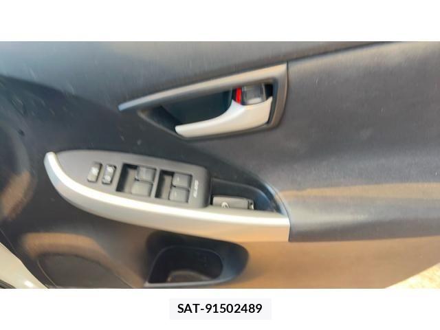 Toyota PRIUS 2012-02 7329475-14