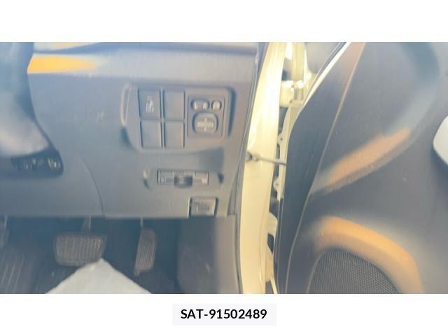 Toyota PRIUS 2012-02 7329475-15