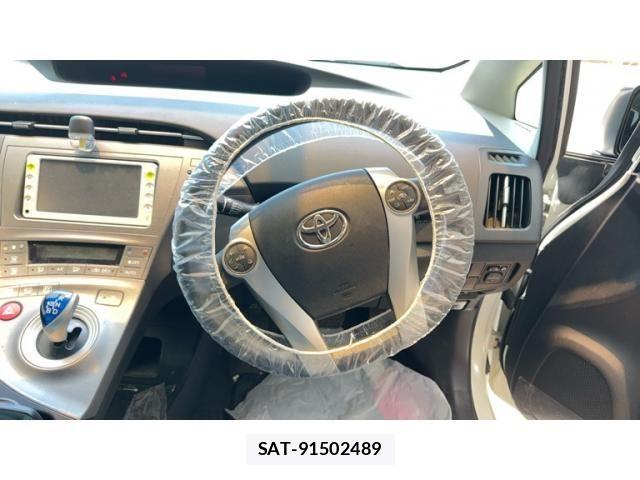 Toyota PRIUS 2012-02 7329475-16
