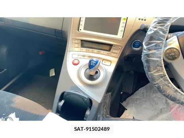 Toyota PRIUS 2012-02 7329475-17