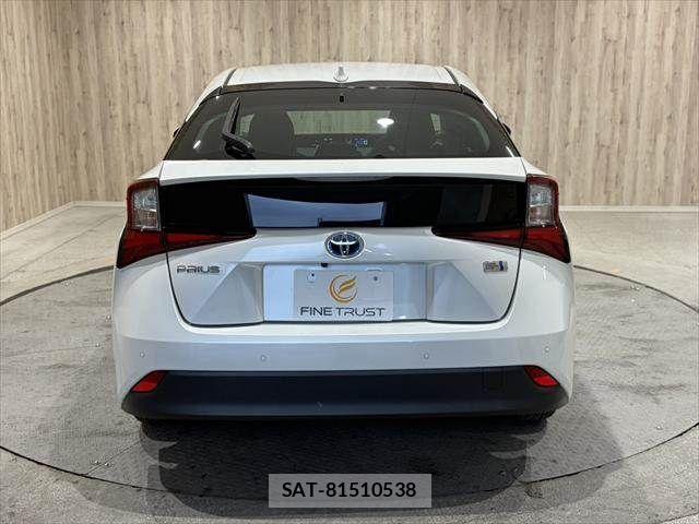 Toyota PRIUS 2021-11 7329424-16