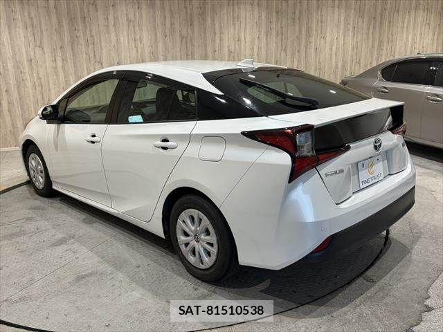 Toyota PRIUS 2021-11 7329424-17
