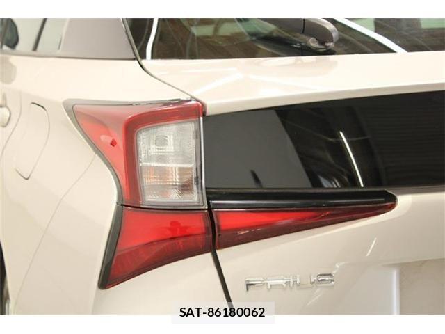 Toyota PRIUS 2019-04 7332704-18