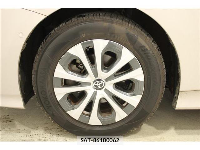 Toyota PRIUS 2019-04 7332704-24