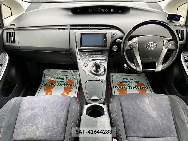 Toyota PRIUS 2013-05 7329454-1