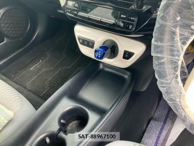 Toyota PRIUS 2017-06 7329447-11