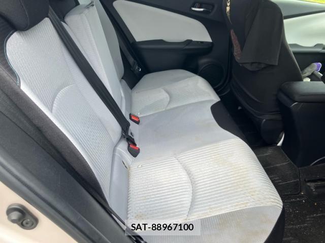 Toyota PRIUS 2017-06 7329447-12