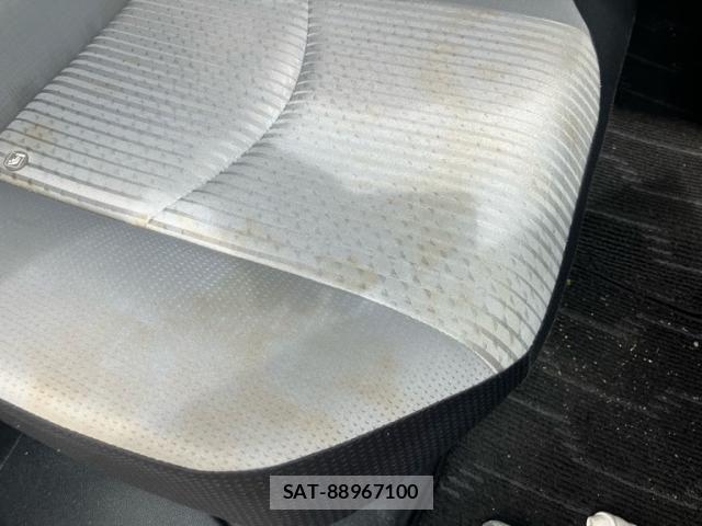 Toyota PRIUS 2017-06 7329447-13