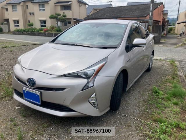 Toyota PRIUS 2017-06 7329447-1