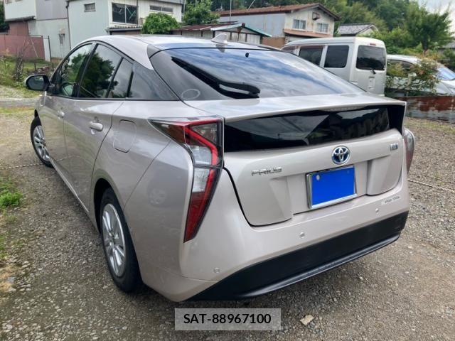 Toyota PRIUS 2017-06 7329447-3