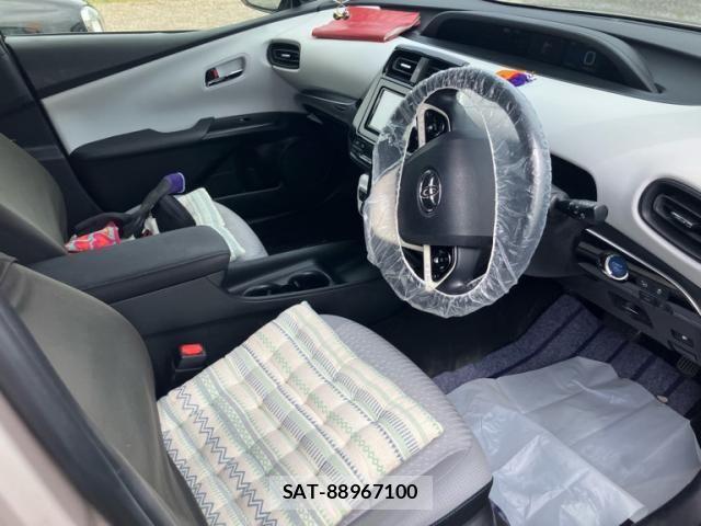 Toyota PRIUS 2017-06 7329447-4