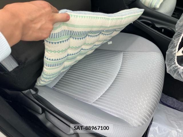 Toyota PRIUS 2017-06 7329447-6