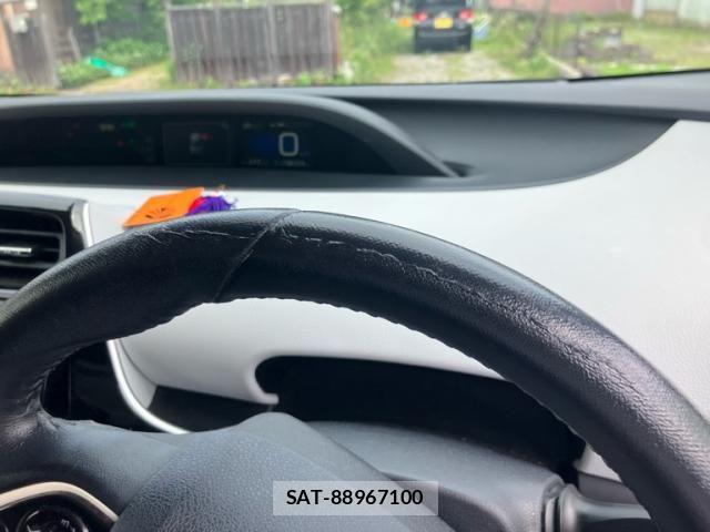 Toyota PRIUS 2017-06 7329447-8
