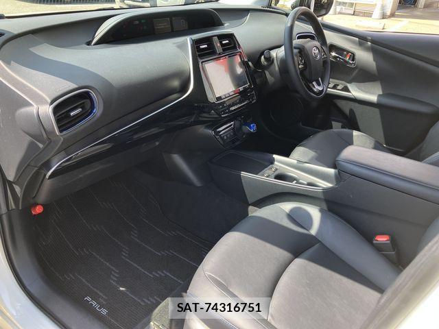 Toyota PRIUS 2019-10 7329439-10