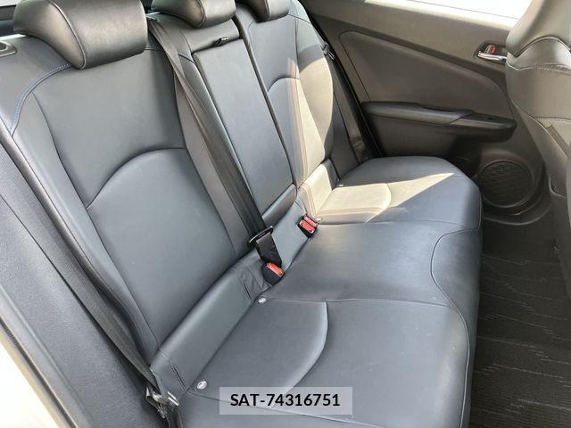 Toyota PRIUS 2019-10 7329439-13