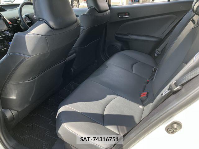 Toyota PRIUS 2019-10 7329439-14