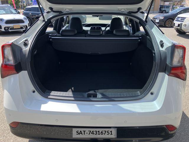 Toyota PRIUS 2019-10 7329439-15