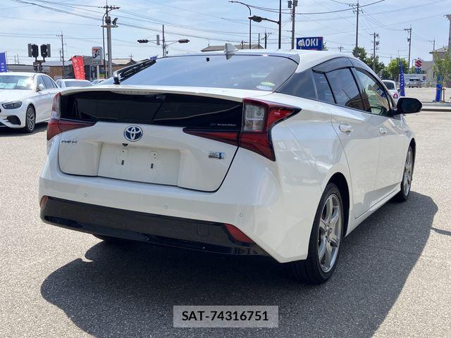 Toyota PRIUS 2019-10 7329439-1