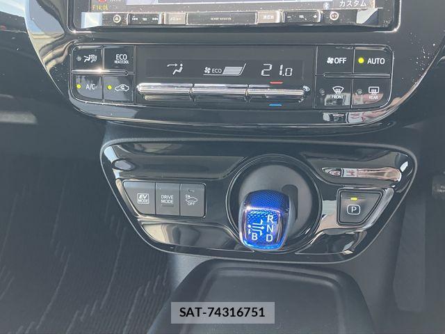 Toyota PRIUS 2019-10 7329439-21