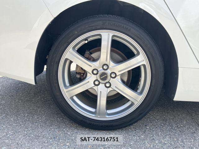 Toyota PRIUS 2019-10 7329439-26