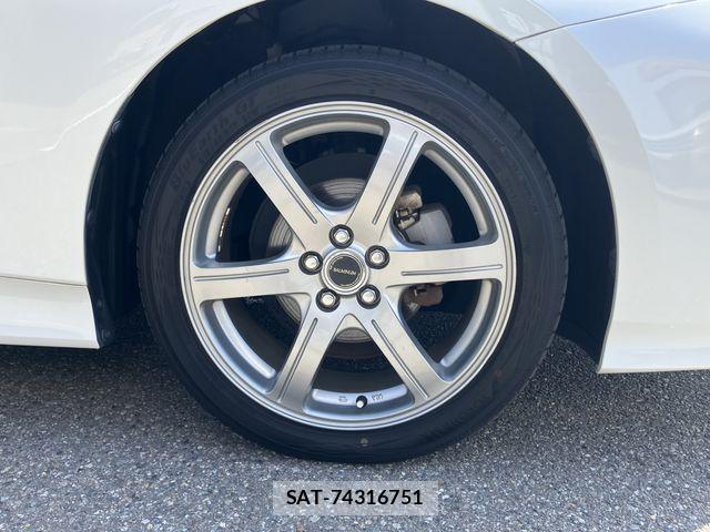 Toyota PRIUS 2019-10 7329439-27