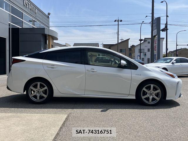 Toyota PRIUS 2019-10 7329439-4