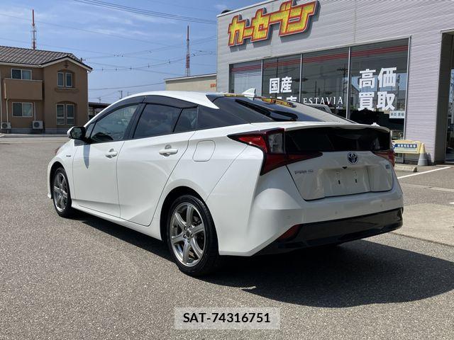Toyota PRIUS 2019-10 7329439-6