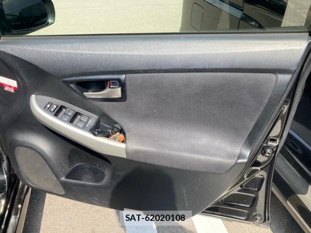 Toyota PRIUS 2013-05 7329470-11