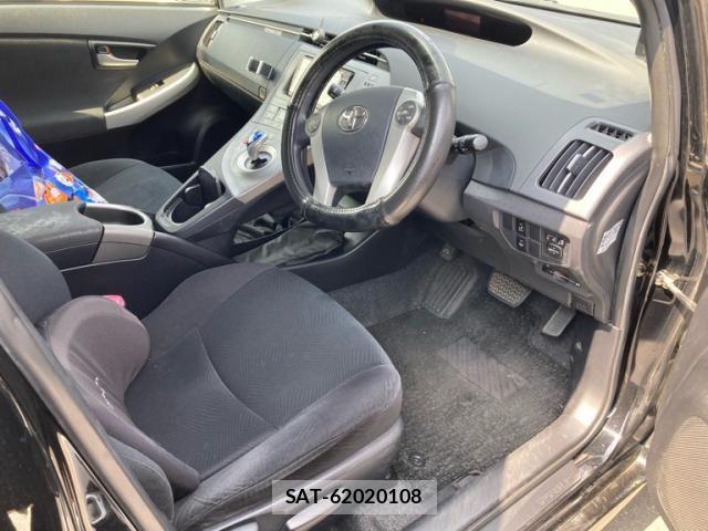 Toyota PRIUS 2013-05 7329470-12