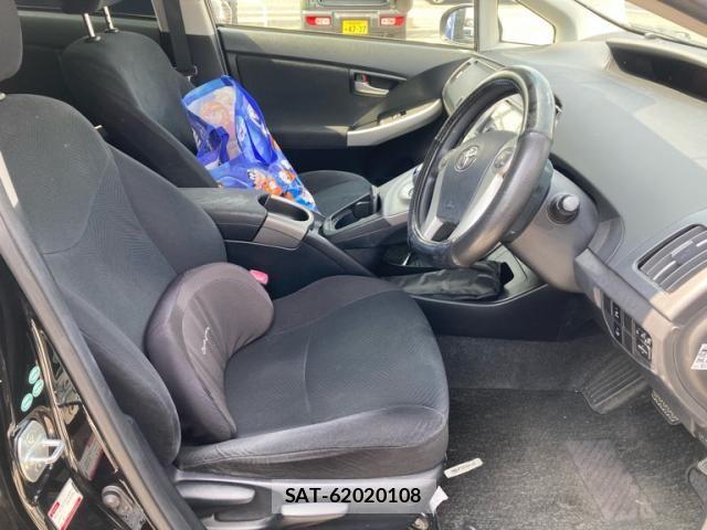 Toyota PRIUS 2013-05 7329470-13
